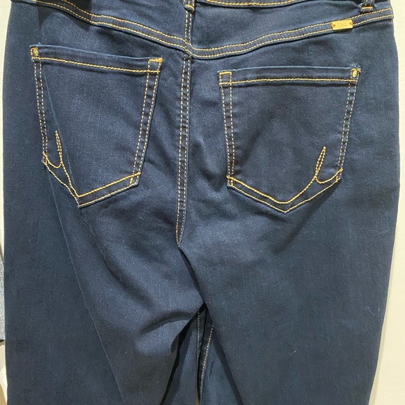 Inc curvy fit size 8 ladies blue shorts - Picture 2 of 4